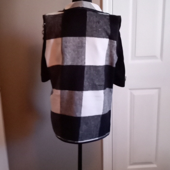 LADIES flowing Vest - Picture 5 of 11